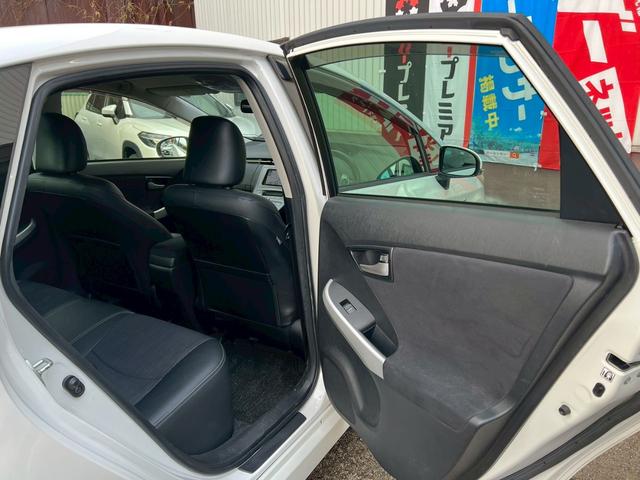 プリウス Ｇツーリングセレクション　純正ナビＴＶ　クルコン　バックカメラ　ＬＥＤ　電動シート　純正１７ＡＷ　ハーフレザー　革巻ステアリング　ＢＬＵＥＴＯＯＴＨ　ステアリモコン　オートライト　フォグ　スマートキー　ウィンカーミラー　ＥＴＣ（22枚目）