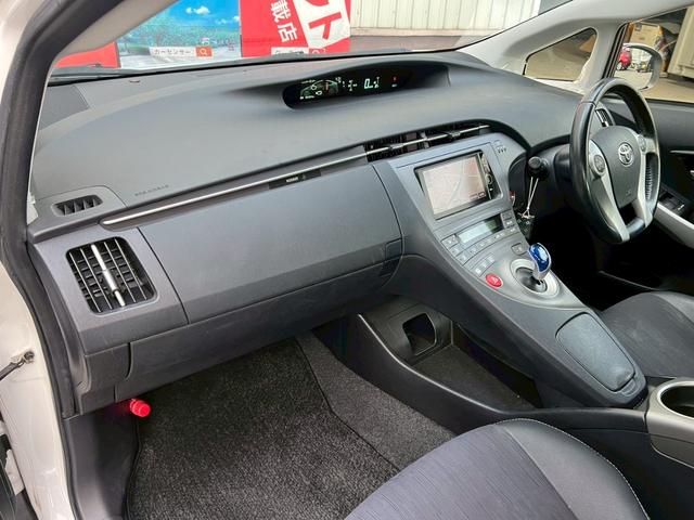 プリウス Ｇツーリングセレクション　純正ナビＴＶ　クルコン　バックカメラ　ＬＥＤ　電動シート　純正１７ＡＷ　ハーフレザー　革巻ステアリング　ＢＬＵＥＴＯＯＴＨ　ステアリモコン　オートライト　フォグ　スマートキー　ウィンカーミラー　ＥＴＣ（25枚目）