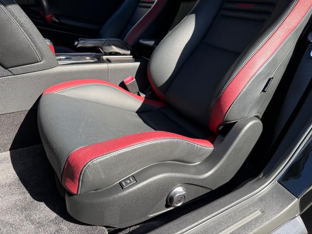 GT-R ブラックエディション MY14.フルノーマル車両.純正RECAROシート.前席シートヒーター.(24枚目)