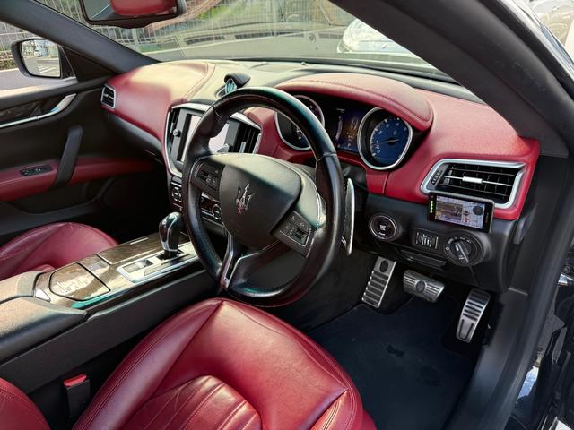 ギブリ S 可変バルブマフラー.赤革シート.20インチAW.カーボンインテリア(17枚目)