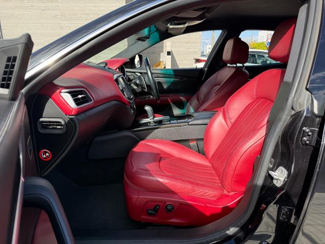 ギブリ S 可変バルブマフラー.赤革シート.20インチAW.カーボンインテリア(21枚目)