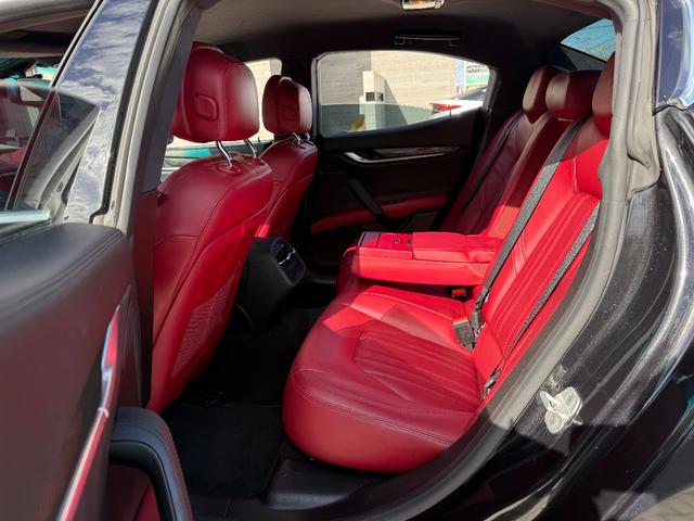 ギブリ S 可変バルブマフラー.赤革シート.20インチAW.カーボンインテリア(24枚目)