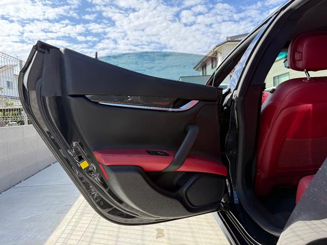 ギブリ S 可変バルブマフラー.赤革シート.20インチAW.カーボンインテリア(30枚目)