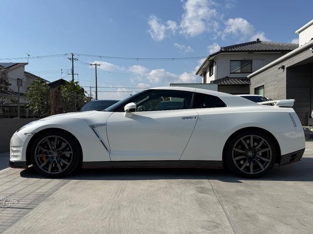 ＧＴ－Ｒ ピュアエディション　ＭＹ１５モデル．ミッションＯＨ済み．ＴＭ油圧ＵＰ済み．エンジン＆ミッションＣＰＵアップデート済み．トラスト製スポーツキャタライザー．（15枚目）