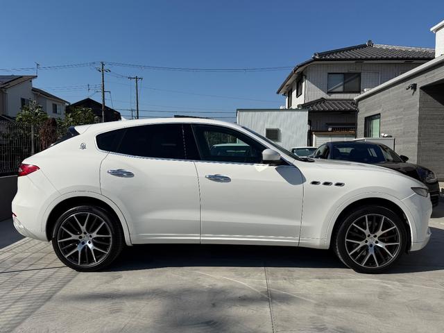 レヴァンテ S 赤革シート.パノラマサンルーフ.純正OP21インチAW.カーボンインテリア.シートヒーター&ベンチレーター.パワーバックドア.360℃カメラ.ドライブレコーダー.ETC(15枚目)