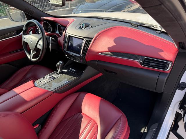 レヴァンテ S 赤革シート.パノラマサンルーフ.純正OP21インチAW.カーボンインテリア.シートヒーター&ベンチレーター.パワーバックドア.360℃カメラ.ドライブレコーダー.ETC(18枚目)