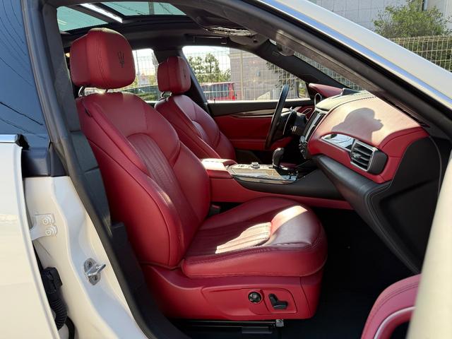 レヴァンテ S 赤革シート.パノラマサンルーフ.純正OP21インチAW.カーボンインテリア.シートヒーター&ベンチレーター.パワーバックドア.360℃カメラ.ドライブレコーダー.ETC(21枚目)