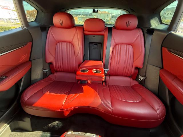 レヴァンテ S 赤革シート.パノラマサンルーフ.純正OP21インチAW.カーボンインテリア.シートヒーター&ベンチレーター.パワーバックドア.360℃カメラ.ドライブレコーダー.ETC(23枚目)