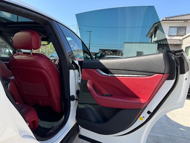 レヴァンテ S 赤革シート.パノラマサンルーフ.純正OP21インチAW.カーボンインテリア.シートヒーター&ベンチレーター.パワーバックドア.360℃カメラ.ドライブレコーダー.ETC(30枚目)