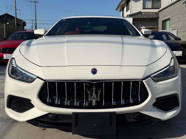 ギブリ Ｓ　グランスポーツ　赤革シート．サンルーフ．純正２１インチＡＷ．可変バルブマフラー．ドライバーアシスタントＰＫＧ．パワートランク．ＥＴＣ（11枚目）