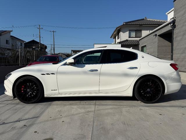 ギブリ Ｓ　グランスポーツ　赤革シート．サンルーフ．純正２１インチＡＷ．可変バルブマフラー．ドライバーアシスタントＰＫＧ．パワートランク．ＥＴＣ（15枚目）