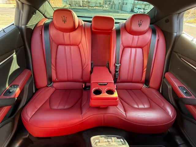 ギブリ Ｓ　グランスポーツ　赤革シート．サンルーフ．純正２１インチＡＷ．可変バルブマフラー．ドライバーアシスタントＰＫＧ．パワートランク．ＥＴＣ（22枚目）