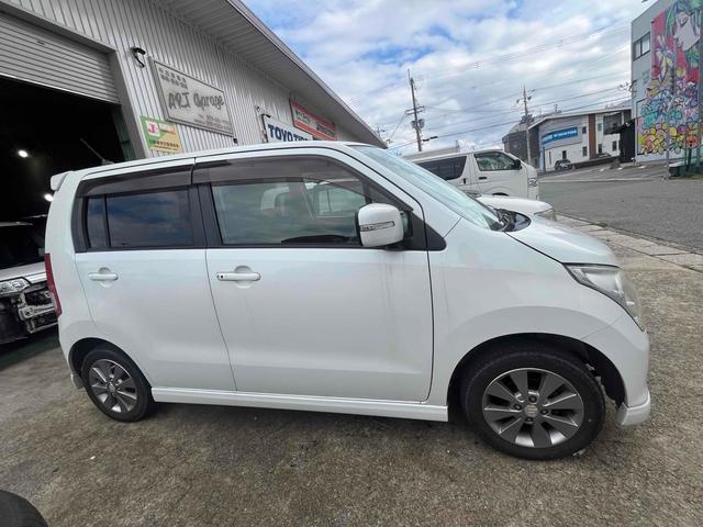 ワゴンＲ リミテッド　ＥＴＣ　バックカメラ　オートライト　ＨＩＤ　スマートキー　電動格納ミラー　ベンチシート　ＡＴ　盗難防止システム　ＡＢＳ　ＣＤ　ミュージックプレイヤー接続可　アルミホイール　衝突安全ボディ　エアコン（5枚目）