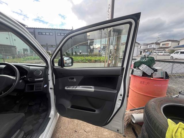 ワゴンＲ リミテッド　ＥＴＣ　バックカメラ　オートライト　ＨＩＤ　スマートキー　電動格納ミラー　ベンチシート　ＡＴ　盗難防止システム　ＡＢＳ　ＣＤ　ミュージックプレイヤー接続可　アルミホイール　衝突安全ボディ　エアコン（8枚目）