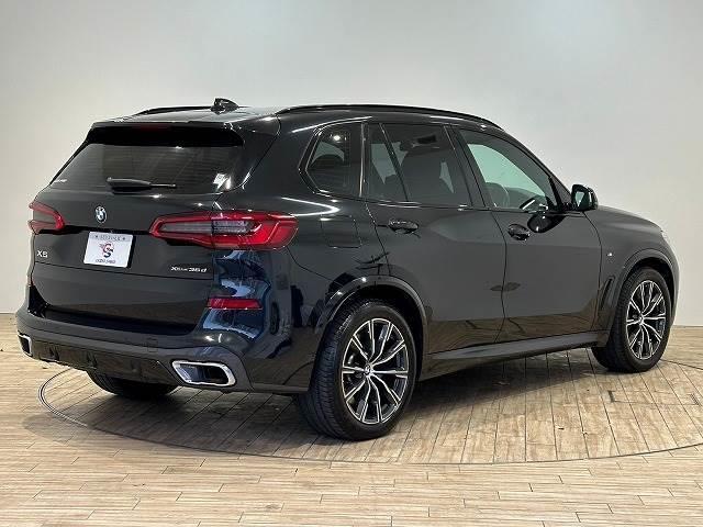 Ｘ５ ｘＤｒｉｖｅ　３５ｄ　Ｍスポーツ　法人１オナ　プラスＰＫＧ　イージークローザー　禁煙　リアエンターテインメント　保冷／保温機能付きカップホルダー　黒革　サンルーフ　ブラインドスポット　全周囲カメラ　シートヒーター　メモリ付パワーシート（15枚目）