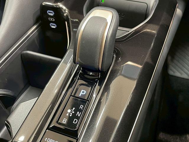 クラウンスポーツ ＳＰＯＲＴ　Ｚ　（ＨＥＶ）　サンルーフ　電動リアゲート　ＥＴＣ　全周囲　Ｐアシスト　パワーテールゲート　３６０°ビューカメラ　パノラマサンルーフ　禁煙　盗難防止装置　ＡＢＳ　ＬＥＤ　フルセグ　シートクーラー　メモリーナビ　４ＷＤ（42枚目）