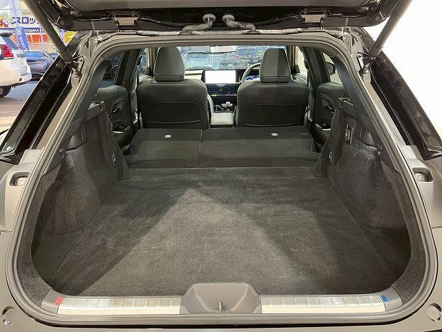 クラウンスポーツ ＳＰＯＲＴ　Ｚ　（ＨＥＶ）　サンルーフ　電動リアゲート　ＥＴＣ　全周囲　Ｐアシスト　パワーテールゲート　３６０°ビューカメラ　パノラマサンルーフ　禁煙　盗難防止装置　ＡＢＳ　ＬＥＤ　フルセグ　シートクーラー　メモリーナビ　４ＷＤ（69枚目）
