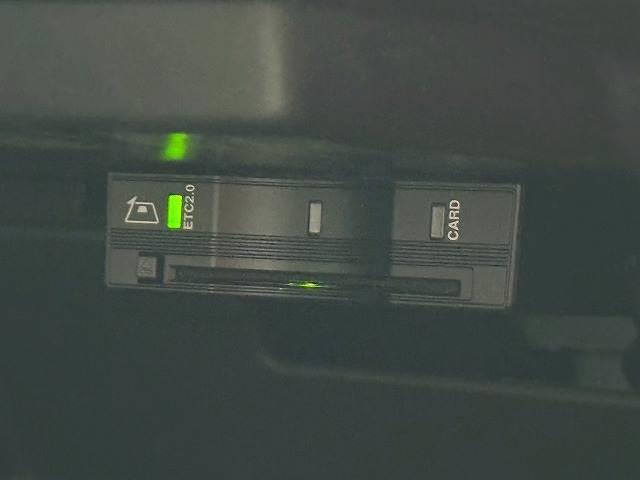 レンジローバーイヴォーク Ｒ－ＤＹＮＡＭＩＣ　Ｓ　Ｄ２００　キュレイテッドスペック　禁煙　全周囲　クルコン　電動リアゲート　ＥＴＣ　シートヒーター　ブラインドスポットモニター　パワーシート　オートエアコン　オートライト　電動パーキング　スマートキー　マニュアルモード付き（6枚目）
