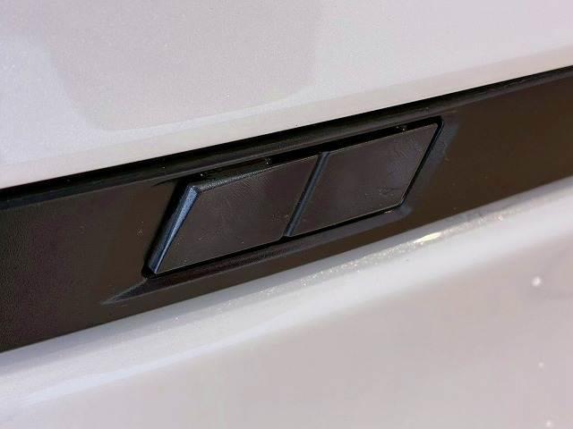 ヴォクシー ＨＹＢＲＩＤ　Ｓ－Ｚ　純正１０．５型ナビ　１４型有機ＥＬリアシートエンターテインメント　快適利便パッケージ　ブラインドスポットモニター　電動リアゲート　シートヒーター　レーダークルーズコントロール　ステアリングヒーター（6枚目）