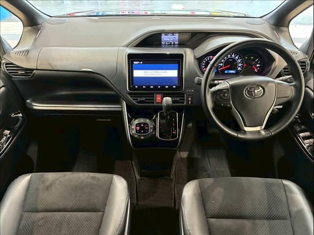 ヴォクシー ＺＳ“煌ＩＩＩ”　純正ナビ　バックカメラ　フリップダウンモニター　両側電動スライドドア　クルーズコントロール　衝突軽減ブレーキ　車線逸脱防止　　オートハイビーム　スマートキー　プッシュスタート　両側Ｐドア　エアバッグ（2枚目）