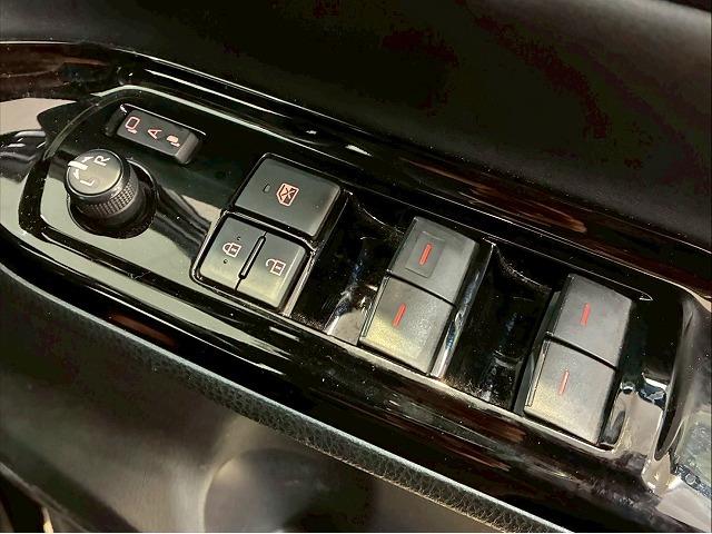 ヴォクシー ＺＳ“煌ＩＩＩ”　純正ナビ　バックカメラ　フリップダウンモニター　両側電動スライドドア　クルーズコントロール　衝突軽減ブレーキ　車線逸脱防止　　オートハイビーム　スマートキー　プッシュスタート　両側Ｐドア　エアバッグ（21枚目）