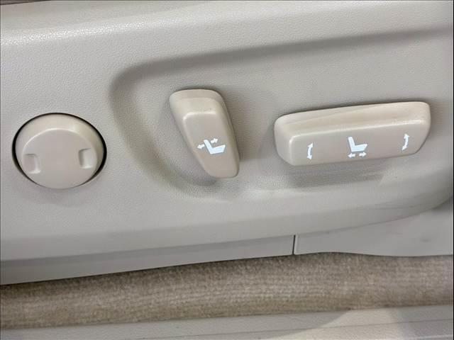 ランドクルーザープラド ＴＸ　Ｌパッケージ　５人乗り　ベージュ内装　純正ナビ　バックカメラ　ルーフレール　シートヒーター　シートクーラー　レーダークルーズコントロール　クリアランスソナー　パワーシート　ＥＴＣ　衝突軽減ブレーキ　車線逸脱防止（7枚目）