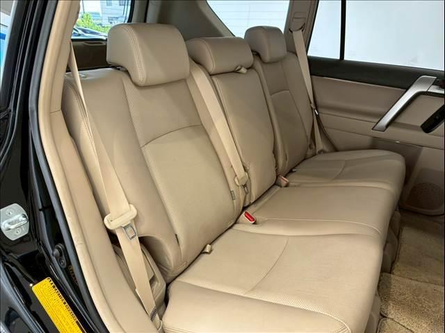 ランドクルーザープラド ＴＸ　Ｌパッケージ　５人乗り　ベージュ内装　純正ナビ　バックカメラ　ルーフレール　シートヒーター　シートクーラー　レーダークルーズコントロール　クリアランスソナー　パワーシート　ＥＴＣ　衝突軽減ブレーキ　車線逸脱防止（10枚目）