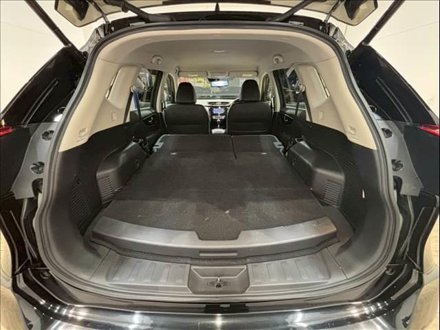 エクストレイル ２０Ｘｉ　ＨＹＢＲＩＤ　エクストリーマーＸ　純正ナビ　パノラミックビューモニター　フルセグテレビ　インテリジェントルームミラー　プロパイロット　電動リアゲート　ブラインドスポットモニター　ＥＴＣ　ミュージックプレイヤー接続可　オートエアコン（11枚目）