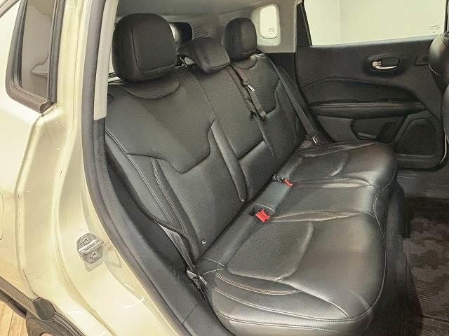 ジープ・コンパス リミテッド　純正ナビ　バックカメラ　ＡｐｐｌｅＣａｒＰｌａｙ　レーダークルーズコントロール　ブラインドスポットモニター　シートメモリー　パーキングアシスト　シートヒーター　パーキングアシスト　クリアランスソナー（10枚目）