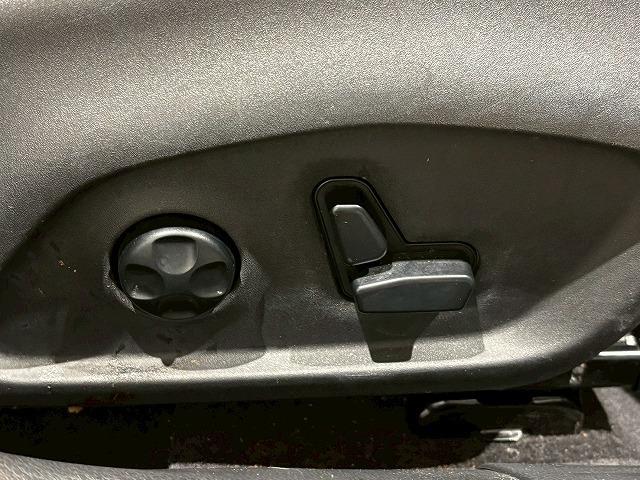 ジープ・コンパス リミテッド　純正ナビ　バックカメラ　ＡｐｐｌｅＣａｒＰｌａｙ　レーダークルーズコントロール　ブラインドスポットモニター　シートメモリー　パーキングアシスト　シートヒーター　パーキングアシスト　クリアランスソナー（40枚目）