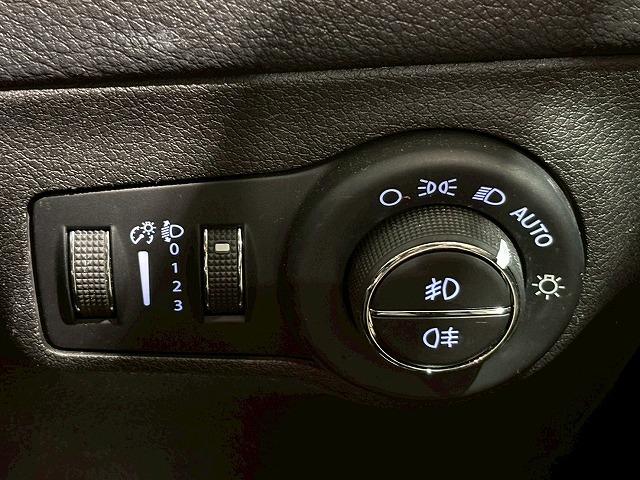 ジープ・コンパス リミテッド　純正ナビ　バックカメラ　ＡｐｐｌｅＣａｒＰｌａｙ　レーダークルーズコントロール　ブラインドスポットモニター　シートメモリー　パーキングアシスト　シートヒーター　パーキングアシスト　クリアランスソナー（45枚目）