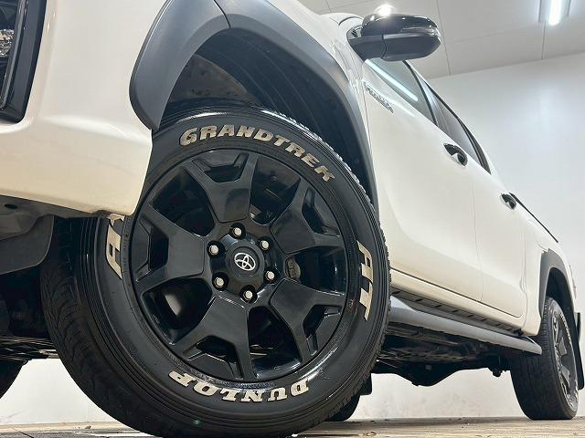 ハイラックス Ｚ“Ｂｌａｃｋ　Ｒａｌｌｙ　Ｅｄｉｔｉｏｎ”　トノカバ－　７インチナビ　フルセグテレビ　レーダークルーズコントロール　衝突軽減ブレーキ　車線逸脱防止　ＥＴＣ　スマートキー　プッシュスタート　オートエアコン　オートライト　ホワイトレタータイヤ（69枚目）