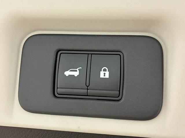 アリア Ｂ６　リミテッド　サンルーフ　純正ナビ　アラウンドビューモニター　フルセグテレビ　プロパイロット　インテリジェントルームミラー　電動リアゲート　シートメモリー　ブラインドスポットモニター　ヘッドアップディスプレイ（8枚目）
