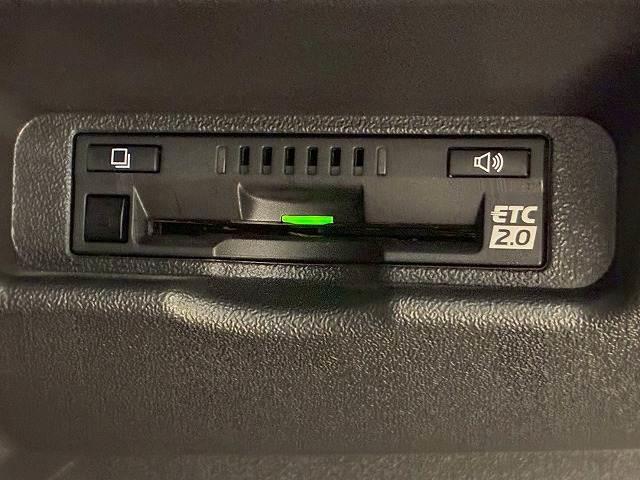 ハイエースバン スーパーGL ダークプライムII 純正ナビ バックカメラ 衝突軽減ブレーキ 車線逸脱防止 AC100V 助手席エアバック オートハイビーム オートライト オートエアコン 両側スライドドア スマートキー プッシュスタート リアクーラー(6枚目)