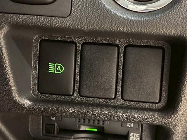 ハイエースバン スーパーGL ダークプライムII 純正ナビ バックカメラ 衝突軽減ブレーキ 車線逸脱防止 AC100V 助手席エアバック オートハイビーム オートライト オートエアコン 両側スライドドア スマートキー プッシュスタート リアクーラー(7枚目)