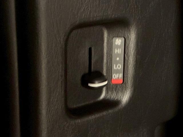 ハイエースバン スーパーGL ダークプライムII 純正ナビ バックカメラ 衝突軽減ブレーキ 車線逸脱防止 AC100V 助手席エアバック オートハイビーム オートライト オートエアコン 両側スライドドア スマートキー プッシュスタート リアクーラー(44枚目)