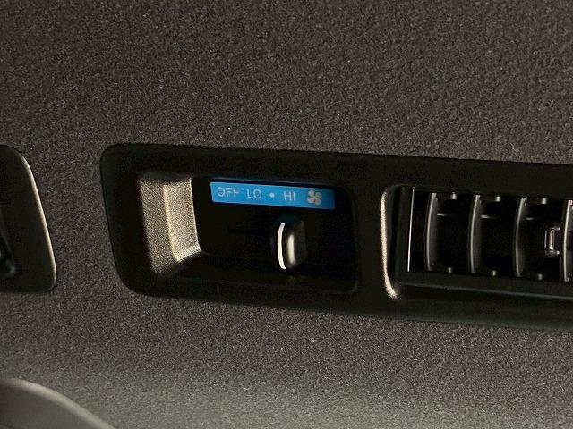 ハイエースバン スーパーGL ダークプライムII 純正ナビ バックカメラ 衝突軽減ブレーキ 車線逸脱防止 AC100V 助手席エアバック オートハイビーム オートライト オートエアコン 両側スライドドア スマートキー プッシュスタート リアクーラー(45枚目)