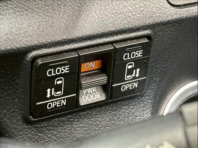 シエンタ ハイブリッド　ファンベースＧ　アルパインフローティングナビ　パノラミックビューモニター　両側電動スライドドア　クルーズコントロール　衝突軽減ブレーキ　車線逸脱防止　オートハイビーム　　オートライト　オートエアコン　フルセグテレビ（5枚目）