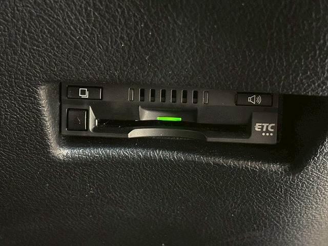 シエンタ ハイブリッド　ファンベースＧ　アルパインフローティングナビ　パノラミックビューモニター　両側電動スライドドア　クルーズコントロール　衝突軽減ブレーキ　車線逸脱防止　オートハイビーム　　オートライト　オートエアコン　フルセグテレビ（8枚目）