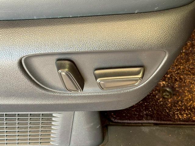 アルファードハイブリッド Ｅｘｅｃｕｔｉｖｅ　Ｌｏｕｎｇｅ　ツインムーンルーフ　後席モニター　純正ナビ　パノラミックビューモニター　ＪＢＬサウンド　デジタルインナーミラー　両側電動スライドドア　電動リアゲート　シートメモリー　レーダークルーズコントロール（42枚目）