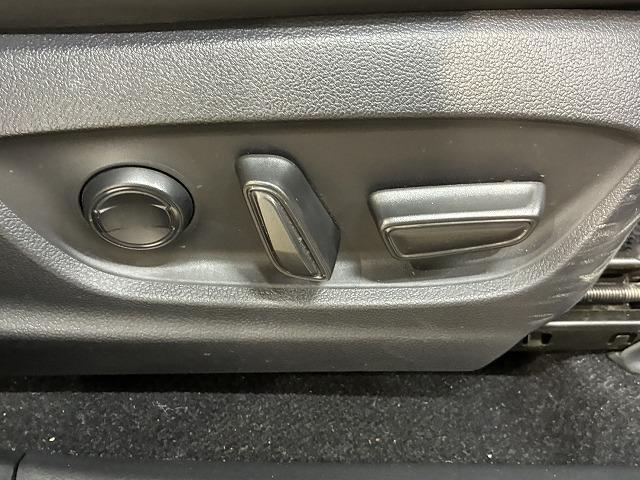 クラウンクロスオーバー RSアドバンスド サンルーフ パノラミックビューモニター デジタルインナーミラー シートメモリー パワーシート ヘッドアップディスプレイ ブラインドスポットモニター 純正ナビ シートヒーター シートクーラー(46枚目)