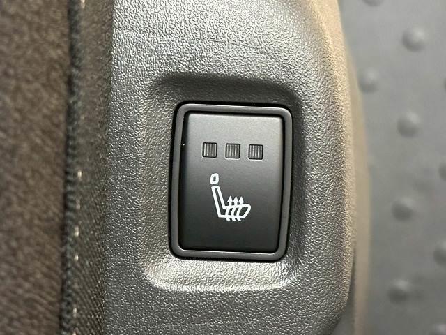 セレナ ハイウェイスターＶ　純正ナビ　パノラミックビューモニター　デジタルインナーミラー　プロパイロット　両側電動スライドドア　シートヒーター　ステアリングヒーター　ブラインドスポットモニター　スマートキー　後席エアコン（8枚目）