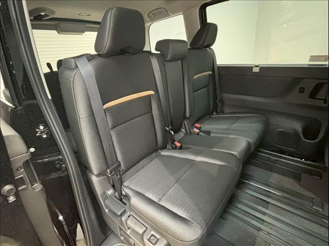 セレナ ハイウェイスターＶ　純正ナビ　パノラミックビューモニター　デジタルインナーミラー　プロパイロット　両側電動スライドドア　シートヒーター　ステアリングヒーター　ブラインドスポットモニター　スマートキー　後席エアコン（10枚目）