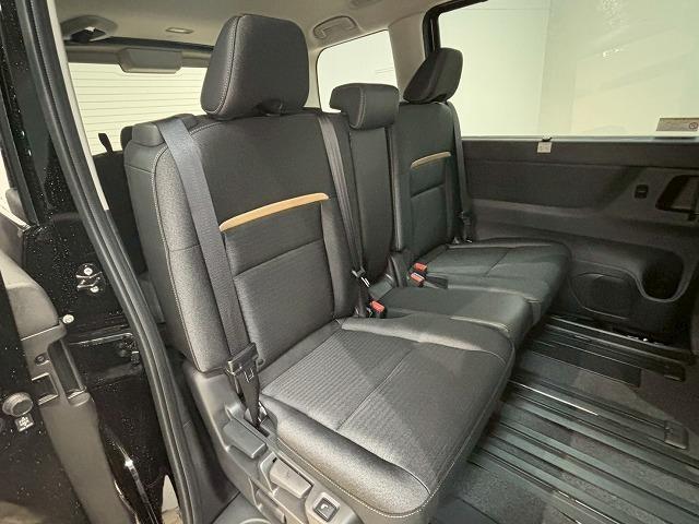 セレナ ハイウェイスターＶ　純正ナビ　パノラミックビューモニター　デジタルインナーミラー　プロパイロット　両側電動スライドドア　シートヒーター　ステアリングヒーター　ブラインドスポットモニター　スマートキー　後席エアコン（40枚目）