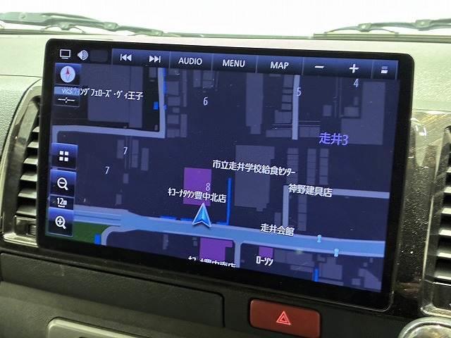 ハイエースバン スーパーＧＬダークプライム２　フローティングナビ　バックカメラ　モデリスタエアロ　衝突軽減ブレーキ　車線逸脱防止　助手席エアバック　ＡＣ１００Ｖ　オートハイビーム　オートライト　オートエアコン　プッシュスタート　フルセグテレビ（3枚目）