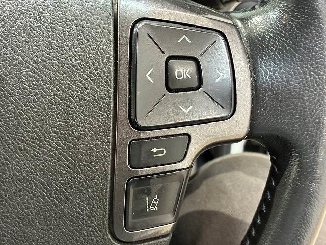 ハイエースバン スーパーＧＬダークプライム２　フローティングナビ　バックカメラ　モデリスタエアロ　衝突軽減ブレーキ　車線逸脱防止　助手席エアバック　ＡＣ１００Ｖ　オートハイビーム　オートライト　オートエアコン　プッシュスタート　フルセグテレビ（7枚目）