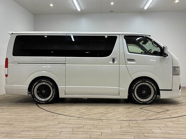 ハイエースバン スーパーＧＬダークプライム２　フローティングナビ　バックカメラ　モデリスタエアロ　衝突軽減ブレーキ　車線逸脱防止　助手席エアバック　ＡＣ１００Ｖ　オートハイビーム　オートライト　オートエアコン　プッシュスタート　フルセグテレビ（14枚目）