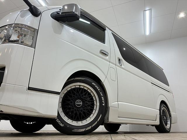 ハイエースバン スーパーＧＬダークプライム２　フローティングナビ　バックカメラ　モデリスタエアロ　衝突軽減ブレーキ　車線逸脱防止　助手席エアバック　ＡＣ１００Ｖ　オートハイビーム　オートライト　オートエアコン　プッシュスタート　フルセグテレビ（35枚目）