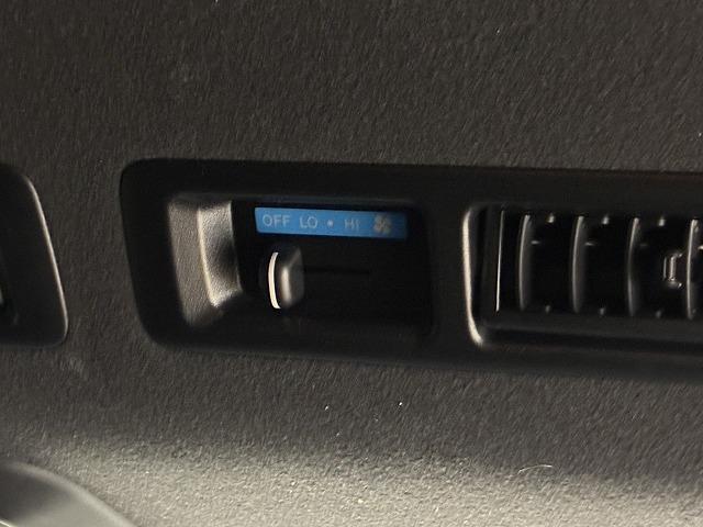 ハイエースバン スーパーＧＬダークプライム２　フローティングナビ　バックカメラ　モデリスタエアロ　衝突軽減ブレーキ　車線逸脱防止　助手席エアバック　ＡＣ１００Ｖ　オートハイビーム　オートライト　オートエアコン　プッシュスタート　フルセグテレビ（42枚目）