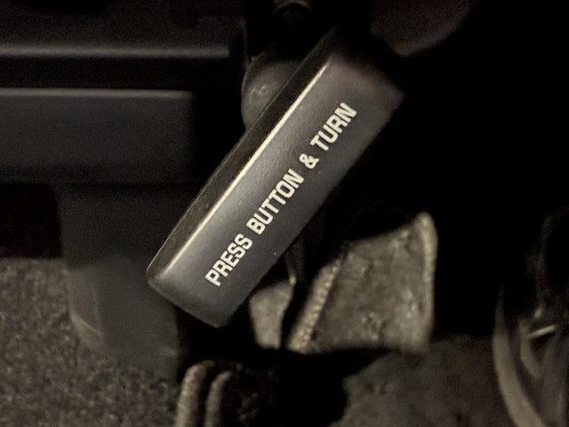 ハイエースバン スーパーＧＬダークプライム２　フローティングナビ　バックカメラ　モデリスタエアロ　衝突軽減ブレーキ　車線逸脱防止　助手席エアバック　ＡＣ１００Ｖ　オートハイビーム　オートライト　オートエアコン　プッシュスタート　フルセグテレビ（51枚目）